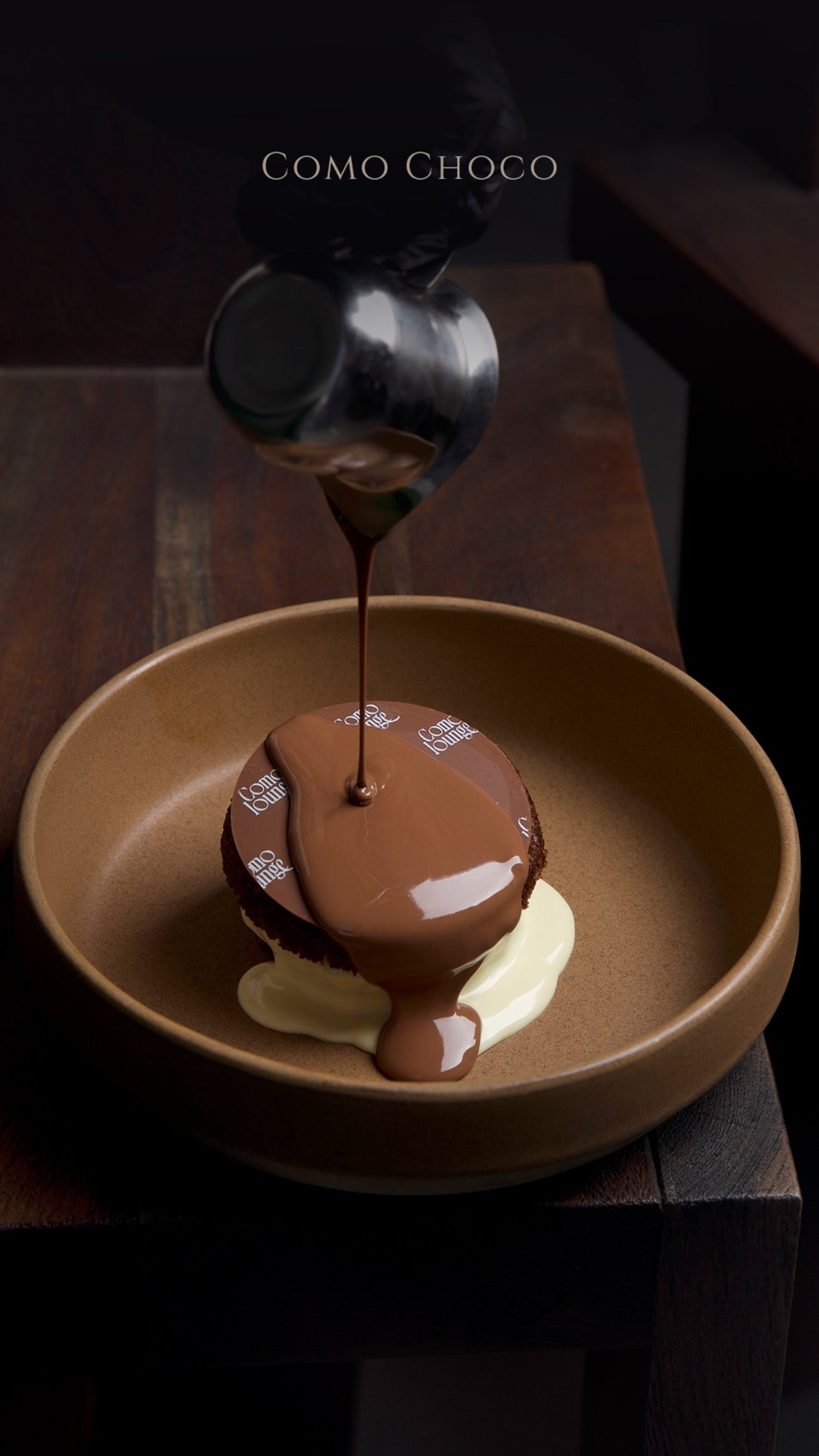 COMO LOUNGE UK BRANDED CHOCOLATE MADE WITH CHOCOLATE TRANSFER SHEET FOR PLEXIGLASS 