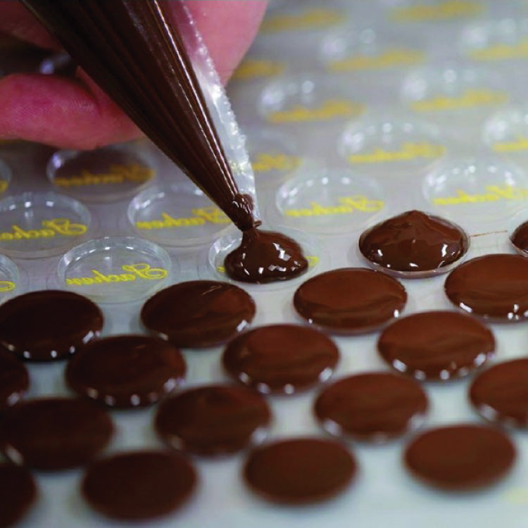 3d thermoformed chocolate transfer sheet with multiple imprints